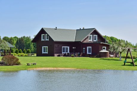 Sodyba Puodžių kaimas Utenos rajone: salė, pirtis, kubilas