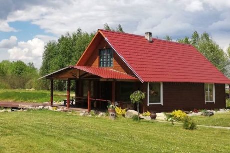 Sodyba su pirtimi, lauko kubilu ir pobūvių sale Gamtos Glėbyje