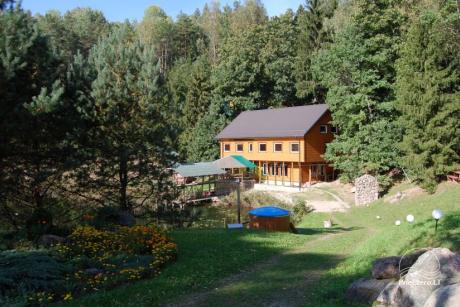 Ąžuolynė sodyba - pramogų parkas vienkiemyje netoli Aukštadvario