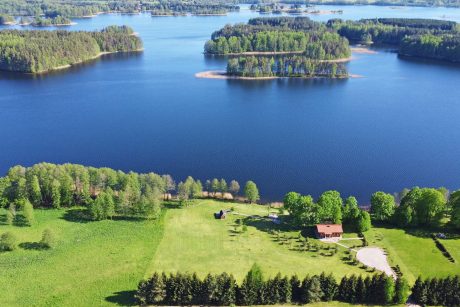 Mekų vila Zarasų rajone ant Antalipetės marių kranto