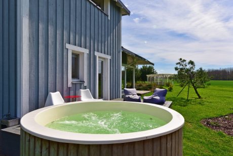 Namelis su kubilu ir pirtimi Kauno rajone – Vila 9Vėjai