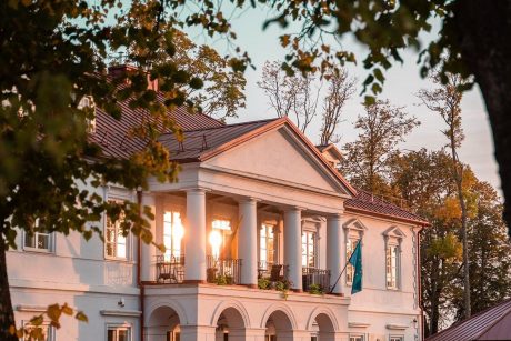 Bistrampolio dvaras – šventėms, renginiams ir poilsiui