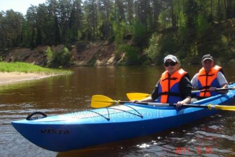 Baidarių nuoma, žygiai baidarėmis Šventosios ir Jaros upėmis – sodyba Tarp liepų