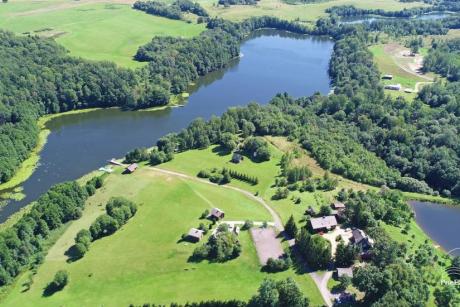 Sodyba Anykščių rajone prie ežero Svajonių Dvaras - poilsiui ir šventėms