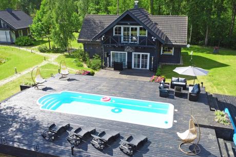 Sodyba Molėtų rajone "Dubingių Vila": nameliai, salė, baseinas, pirtis, kubilas