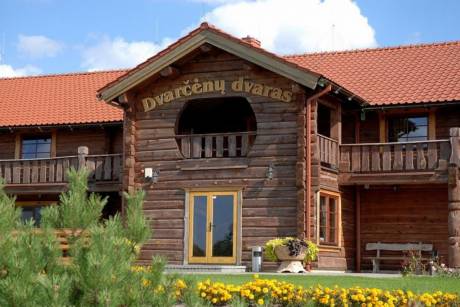 "Dvarčėnų" dvaras ant ežero kranto, Alytaus rajone – šventėms renginiams