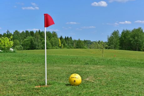 Montebolas  – sportinis žaidimas, futbolo ir golfo derinys