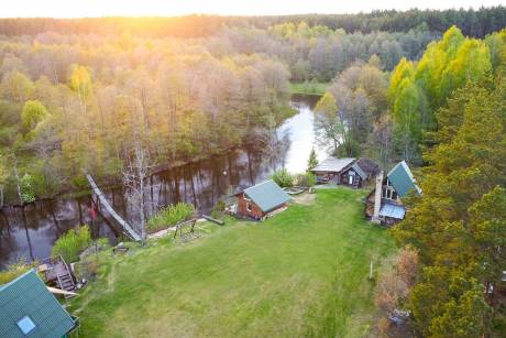 Sodyba "Prie Žeimenos" iki 25 žmonių: pirtis, plaukimas baidarėmis