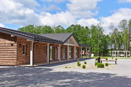 Sodyba prie ežero "Piliakiemių Vila": Salė šventėms, Nameliai, apartamentai poilsiui, pirtis