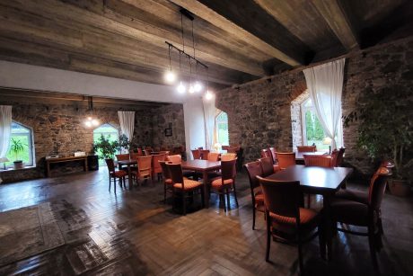 Sodyba "Popierinė": salė, pirtis