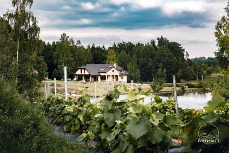 "Prūsiškių Dvaras" Trakų rajone ant ežero kranto - poilsiui, susitikimams, šeimos šventėms