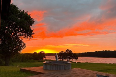 "Navika” - sodyba ant ežero kranto! Kubilas su vaizdu į ežerą!