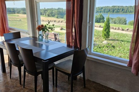 Nedidukas namelis (4asm.) prie ežero. Prienų rajone, Pieštuvėnuose