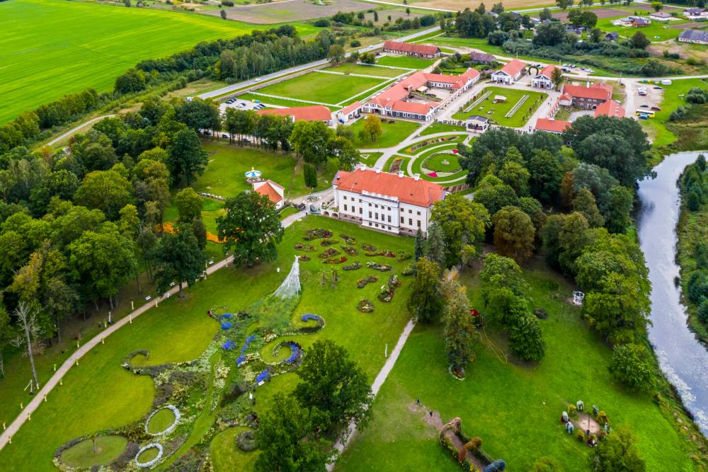 Šventės, nakvynė ir pramogos Pakruojo dvare