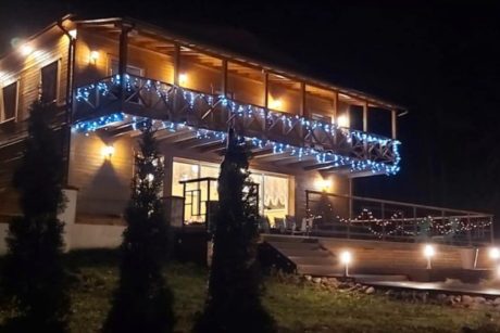 Kaimo turizmo sodyba "Tytuvėnų papartis" ant ežero kranto. 