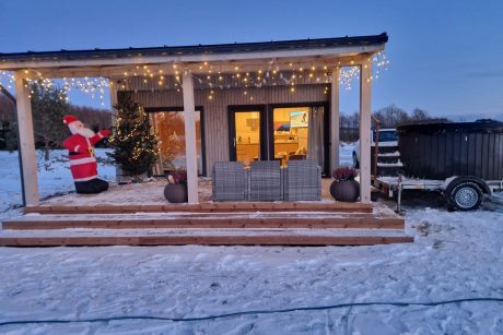 Nuomojamas namelis su kubilu ant Virintų ežero kranto