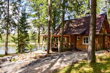 Vidūnų sodyba: išnuomojamas namelis ant ežero kranto