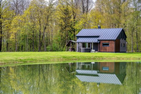 "Vila Valentino" - nuomojama vila prie miško, su tvenkiniu ir su kubilu Ukmergės rajone