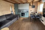 Namelis - sodyba su kubilu ant Galuonų ežero kranto "Chill House"